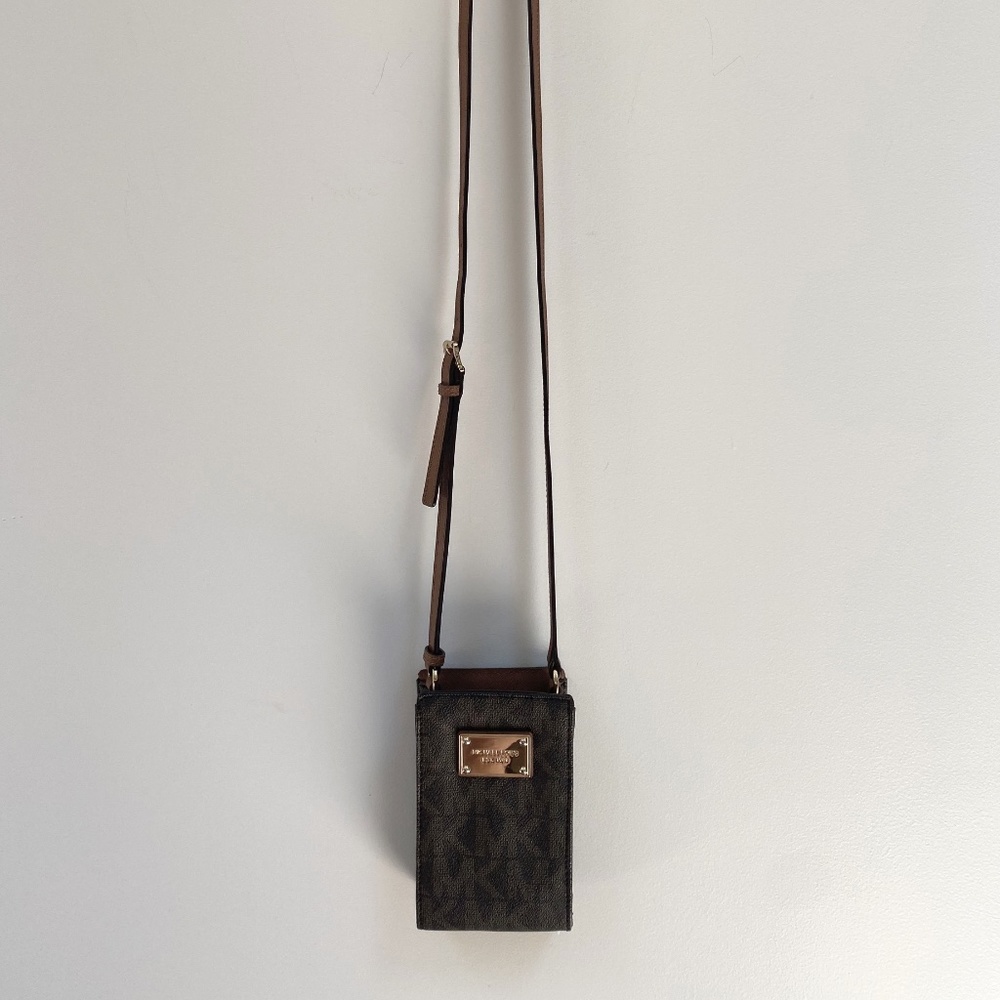 Michael Kors MK Logo Smartphone Crossbody Bag